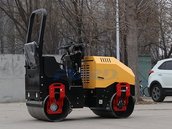 小型壓路機(jī)長(zhǎng)期不使用就能丟下保養(yǎng)嗎？